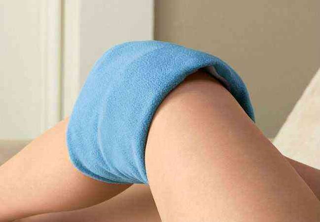 Compression on the knee joint, relieves pain and swelling in arthrosis