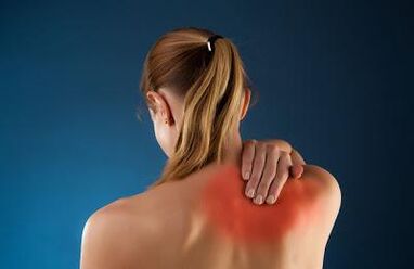 Back pain in woman's shoulder blades