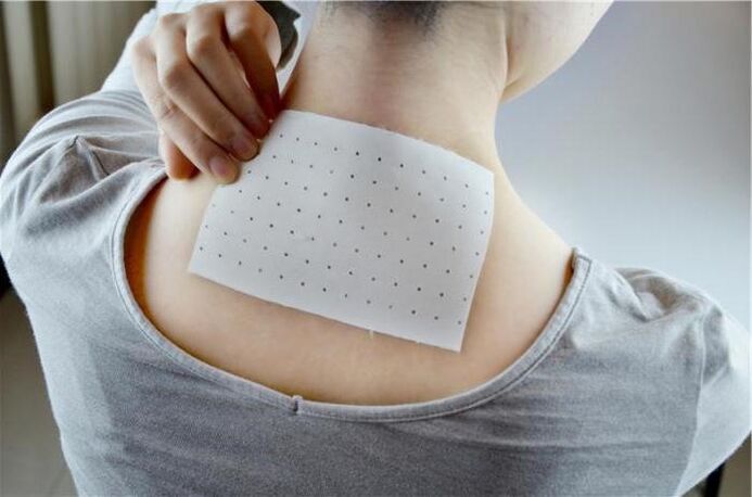 Normally, applying a back pain patch does not cause any difficulties. 